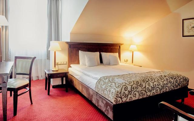 Grand Royal Hotel