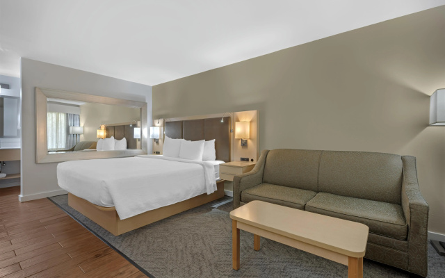Best Western Plus South Coast Inn