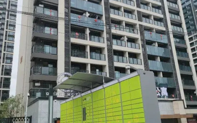 Interesting Hip-Hop Theme Apartment