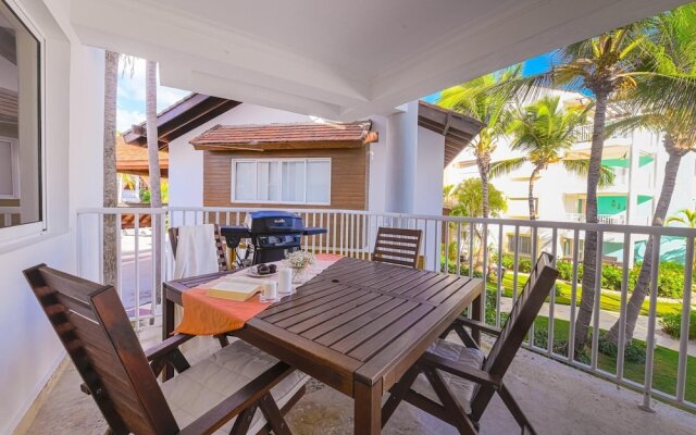 2 Bedroom Resort With Balcony and Pool View