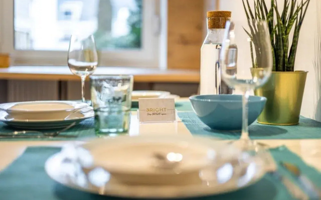 BRIGHT - Augsburg's Biggest - 4BR - Parking - Kitchen