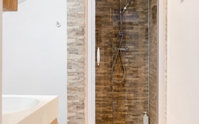 Eiffel Tower - Rue Cler Area Apartment