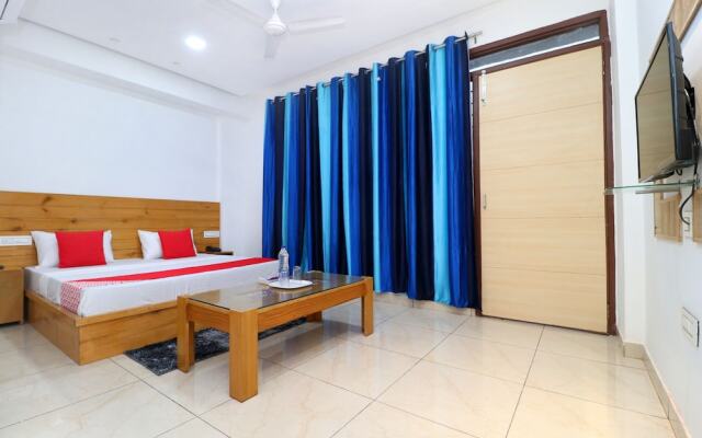 Oyo 26606 Hotel R K Grand