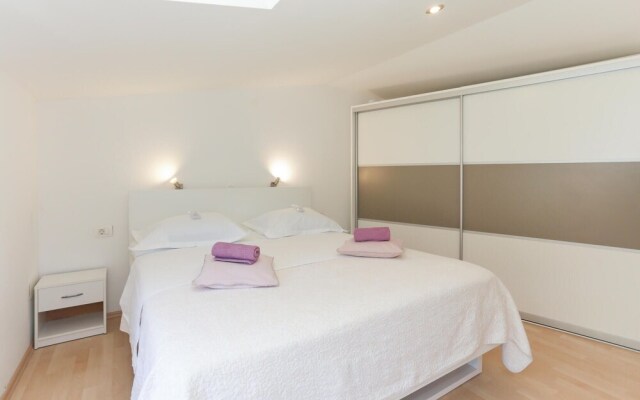 Nice Home in Solin With Wifi and 2 Bedrooms