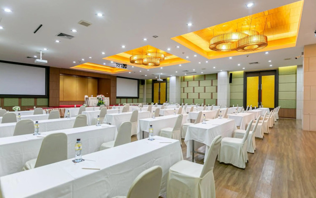 Grand Ratchapruek Hotel
