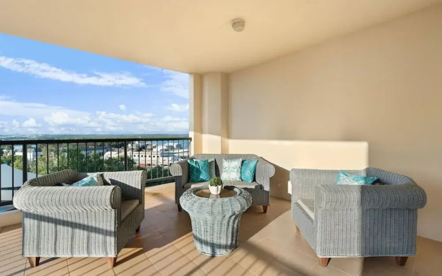 Waterfront Retreat Sea Views - Huge Pool - BBQ