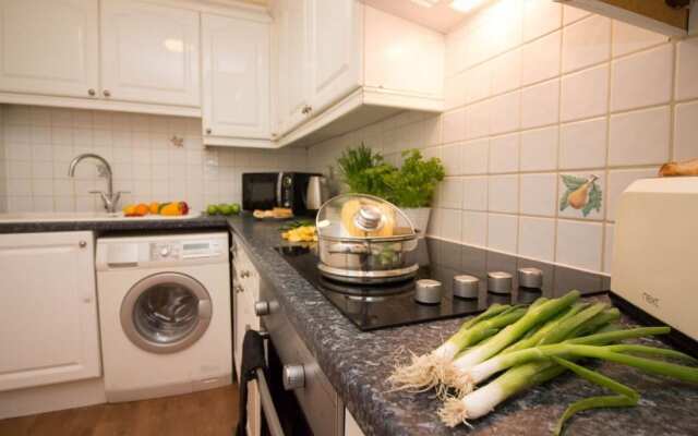 Stayzo Penthouse Accommodation 2- Premier Lodge