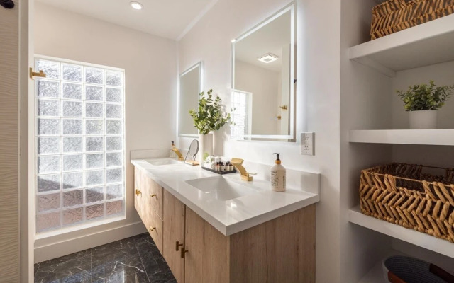 Scottsdale Dreyfus 5 Bedroom Home by RedAwning