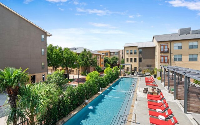 Plano Executive 1BD 1BA Apartment