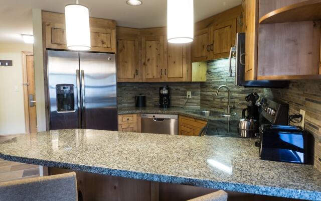 Luxury suite in the heart of Canyons Village by RedAwning