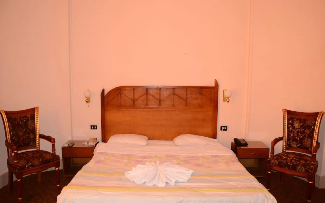 Louris Inn