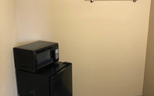 Deluxe Inn & Suites By OYO Miami OK