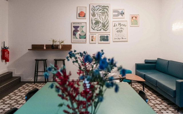 Beau M Paris Hostel
