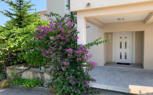 NEW Apartment Ema II