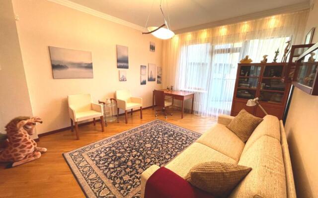 5th Line Apartment, 300m to the beach