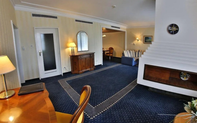 Imperial Hotel, Riviera Holiday Club
