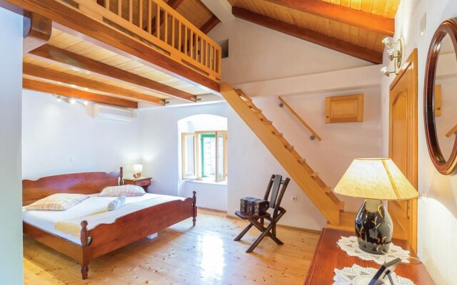 Amazing Home in Tucepi With Wifi and 1 Bedrooms
