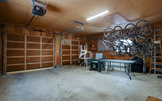 Pet-Friendly 6 Otter Home features Bikes to Explore Sunriver Village by RedAwning