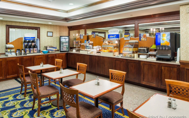 Holiday Inn Express Hauppauge-Long Island