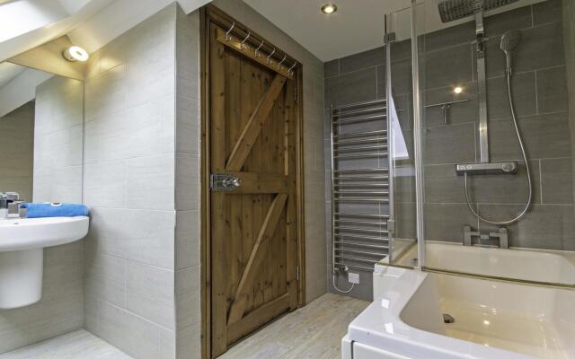 Stables & Breeze | 6 Bedrooms / Sleeps 13 | Sea Views