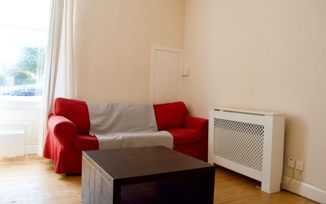 1 Bedroom Flat In Roseburn