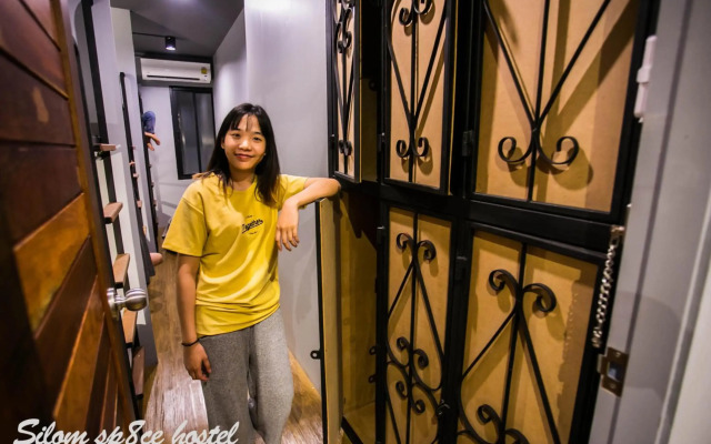 Silom SPACE Hostel