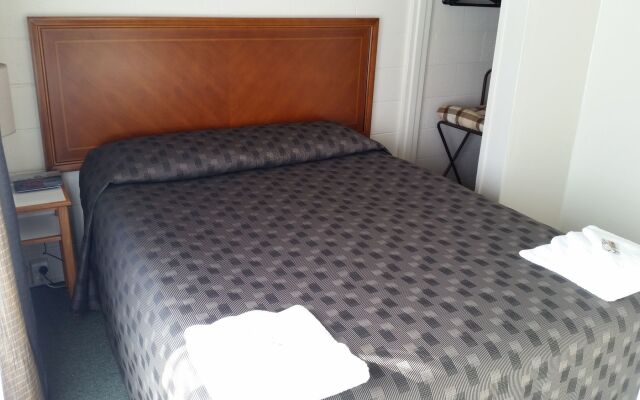 Admirals Motor Inn