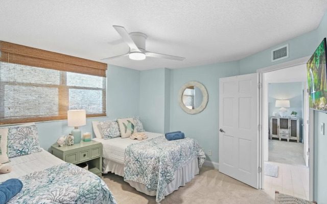 Vast Oceanfront Views Pool Patio Tennis