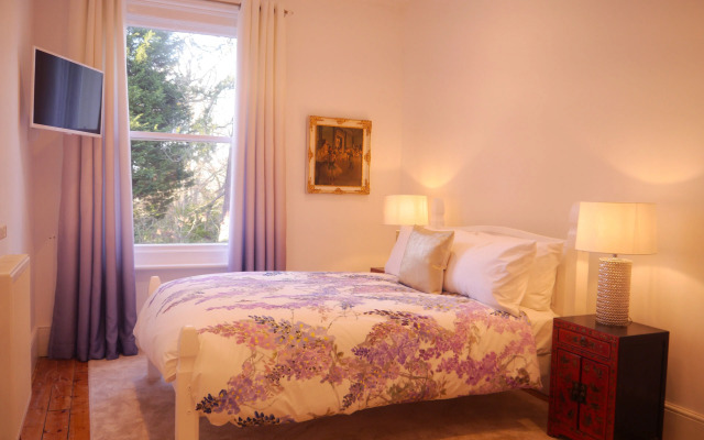 Guestling Hall Hotel