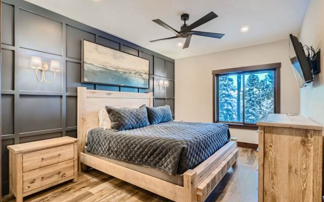 Slopeview Sanctuary 4 Bedroom Home by RedAwning