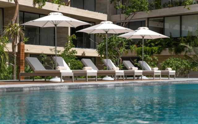 Luxury One BR Apartment With Shared Pool Gym