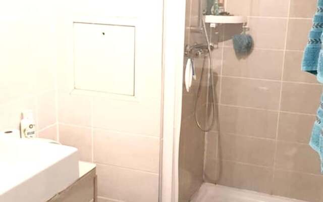 Studio in Poissy, With Wifi