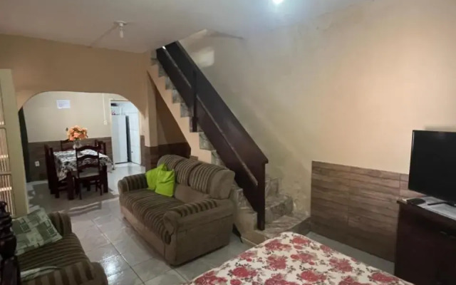 Casa com wi-fi e garagem a 5 minutos da Praia Grande