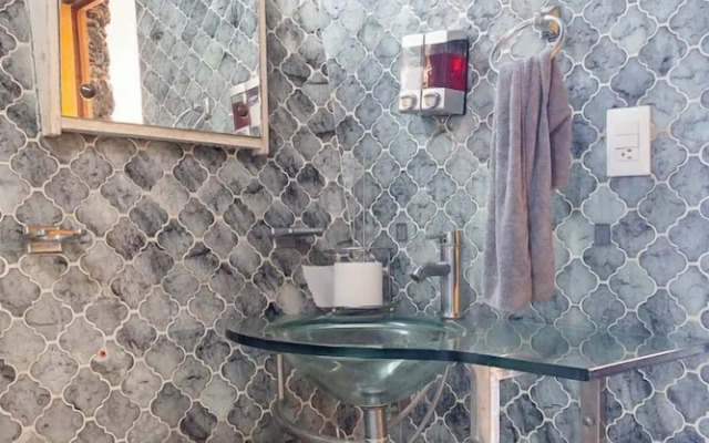 Spacious Cuernavaca House Pool Grill