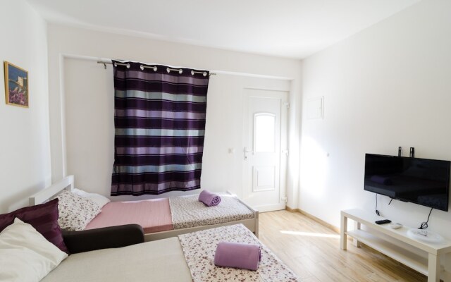 Studio Apartment Nika