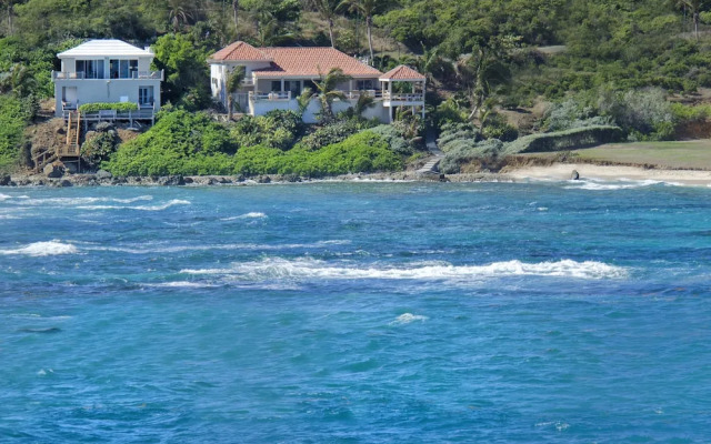 Beach House Younes by Island Properties Online
