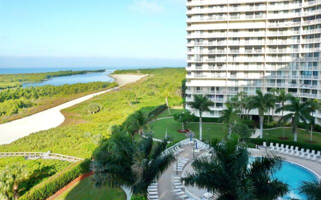 Beachfront Condo With Pool and Dazzling Ocean View