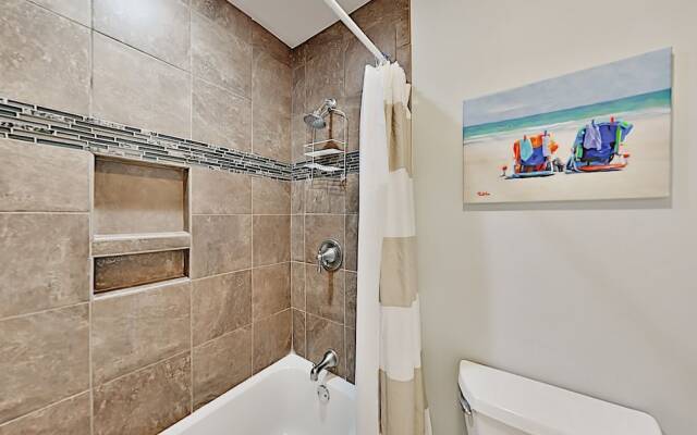 570queen 2 Bedroom Condo