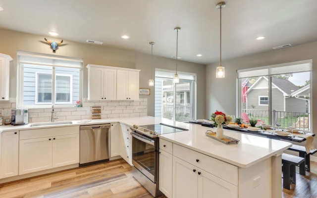 Spacious, Rustic Spearfish Home: Walk to Downtown!