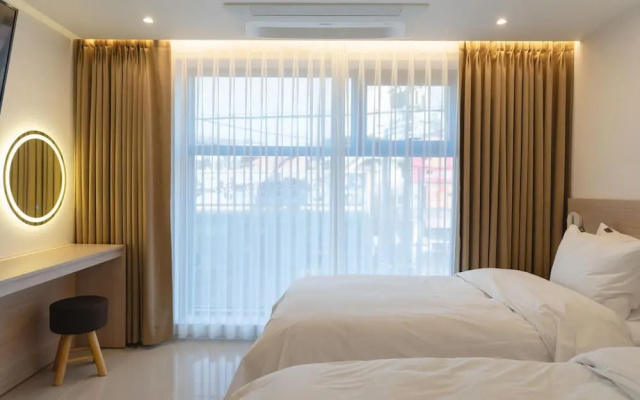 Jeonju Junghwasan-Dong MH Hotel