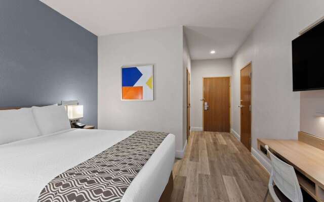 Microtel Inn & Suites by Wyndham Zephyrhills