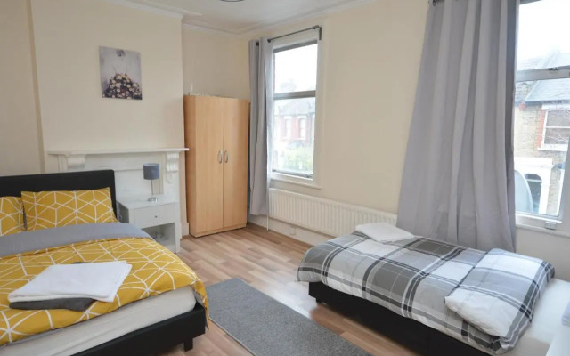 Cheerful 4 bedroom House in greater London