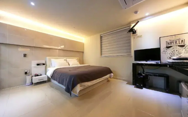 Pohang Black Hotel