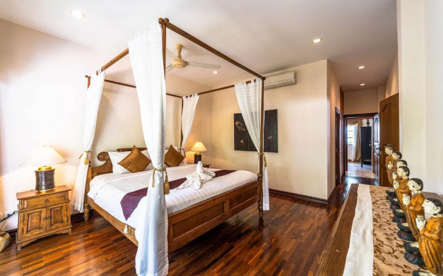 Cozy 3 BR Pool Villa close to Town CV3L