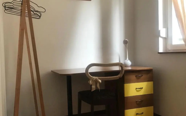 2 bedroom apartment/parking/market
