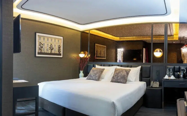 The Gravitique Hotel Khaosan