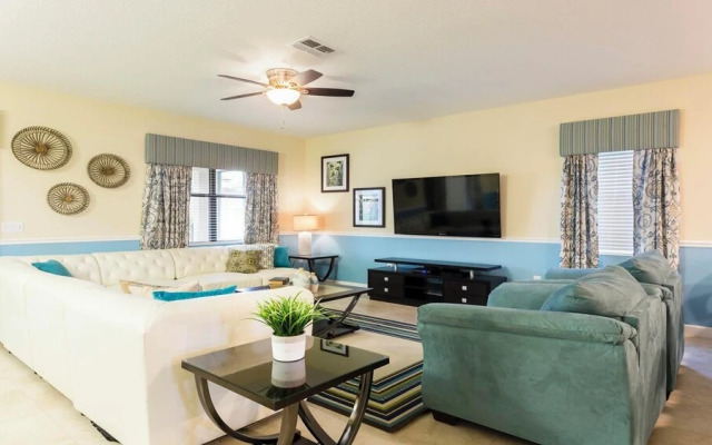 Opulent Villa, 10 Min to Disney, Pool & Spa