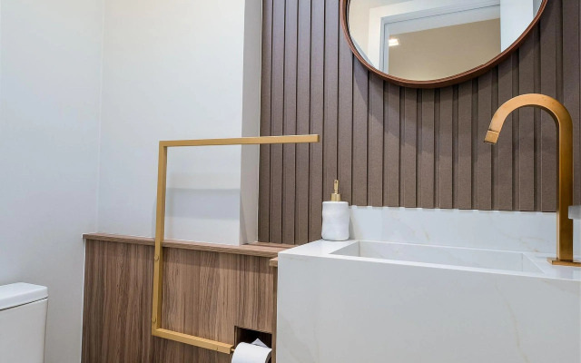 Apto confortável e completo em prédio novo JPR211