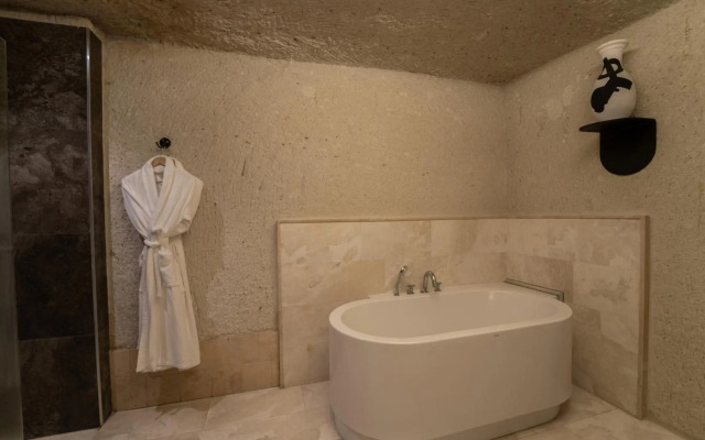 Artemis Cave Suites - Adults Only
