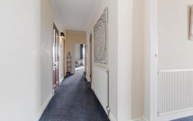Beautiful 2 to 3 bed apartment with stunning views!